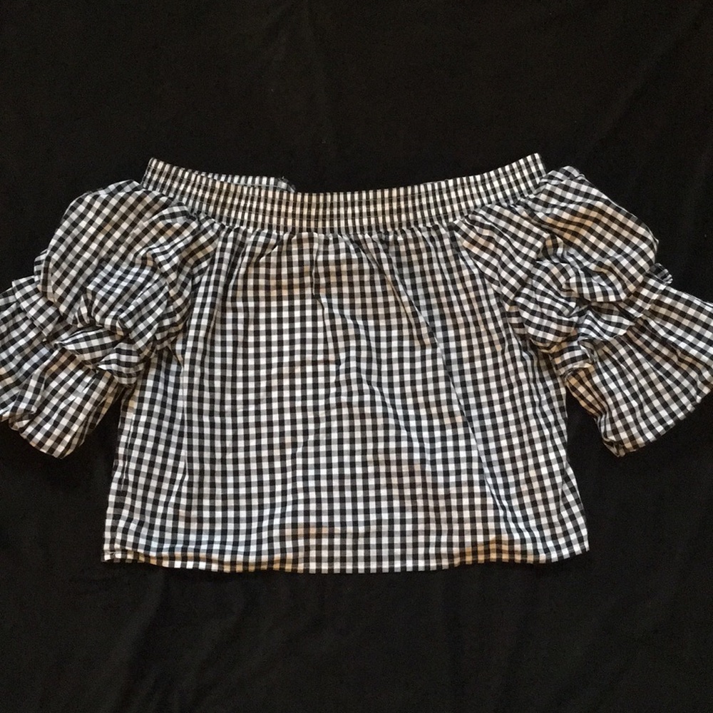 Off-the-shoulder 3/4 length sleeve top